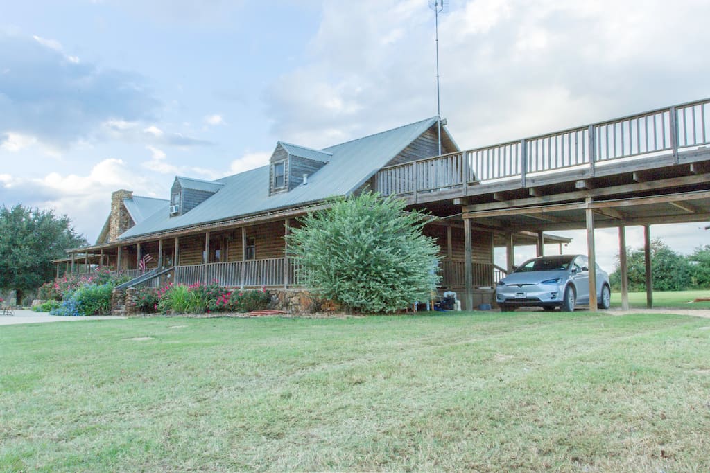 980 acres with 300 wild life species and 3 stocked ponds!