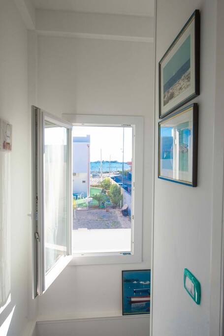 corridoio con vista mare