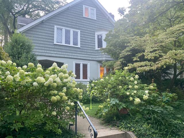 Gracious Cleveland Park Home in the heart of DC