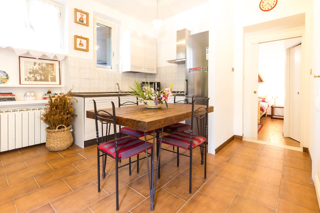 Beautiful and comfortable 4 sit kitchen table and fully equipped kitchen in the background