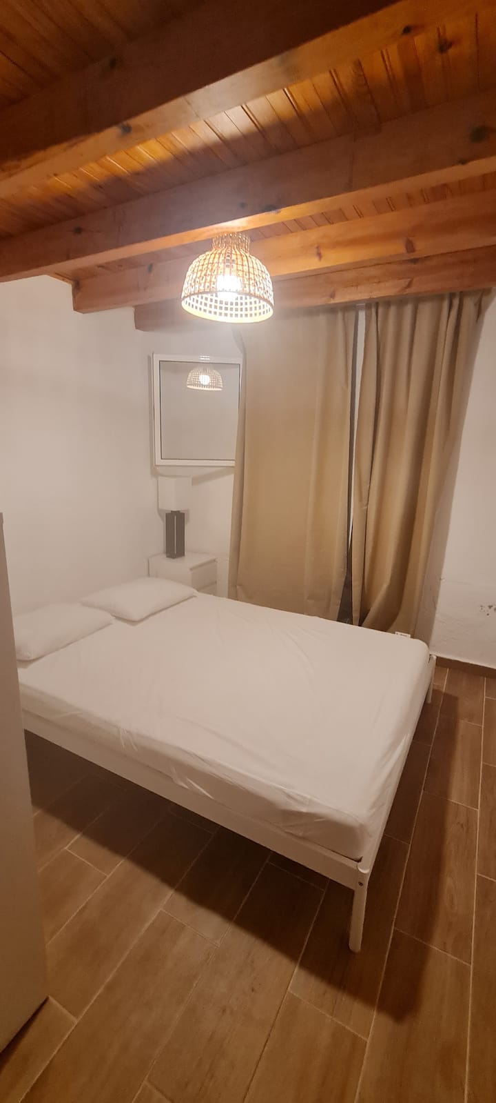 Спална соба 1
брачен кревет (широк 125 - 149 см