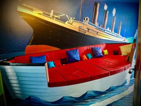 Successful Airbnb property: Rose Titanic 1912 holiday home in Connswater