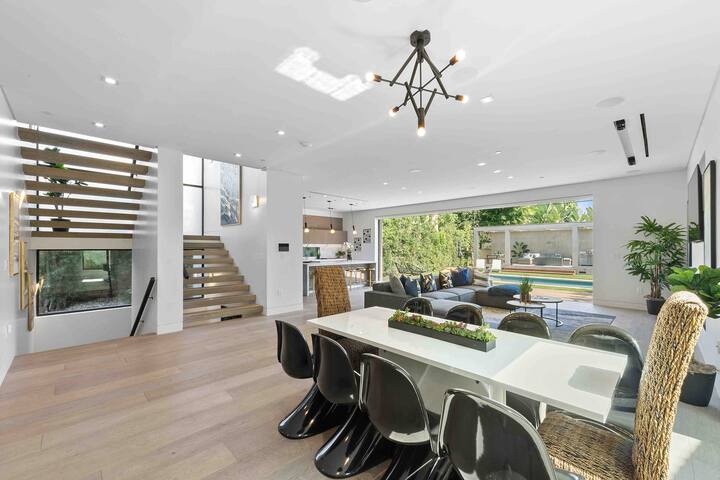 Hollywood Hills 5 BR Villa, Pool, Rooftop, Parking gallery image 4