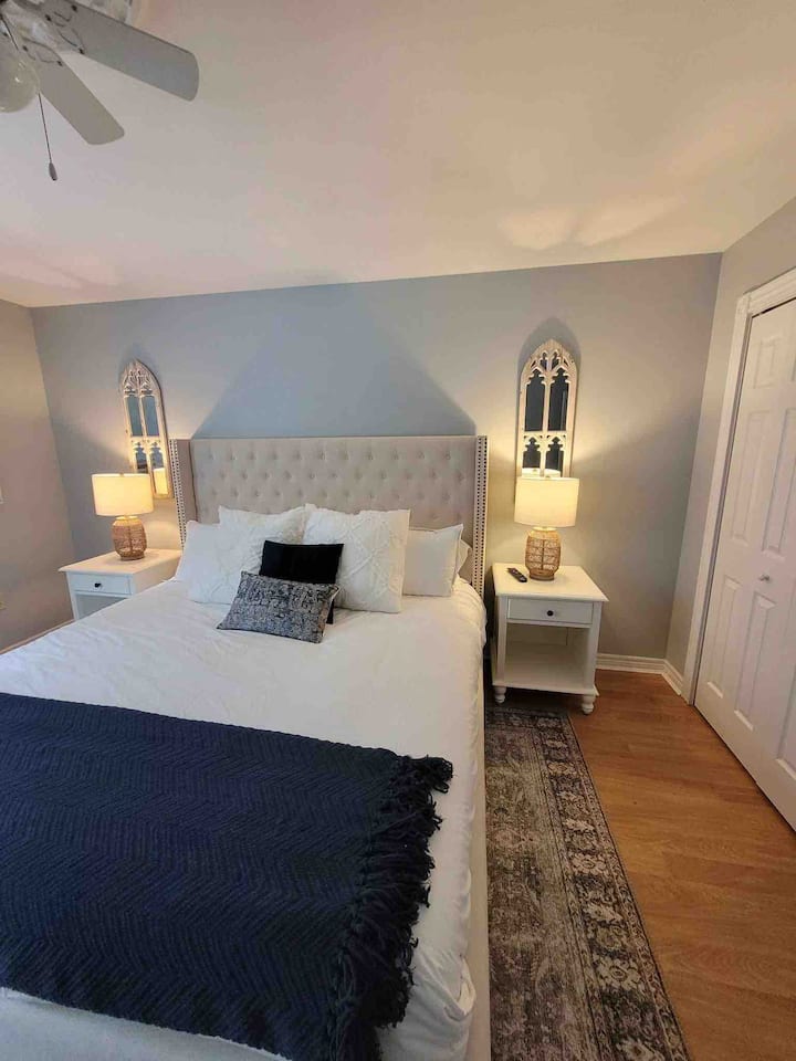 Ძირითადი საძინებელი 193 × 203 სმ ზომის საწოლით