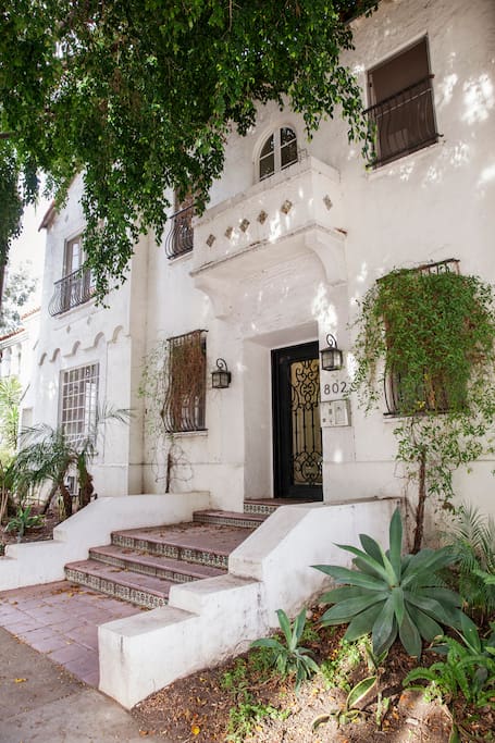 The character building is located in a leafy street and just 5 minutes away from designer boutiques on Melrose Place.