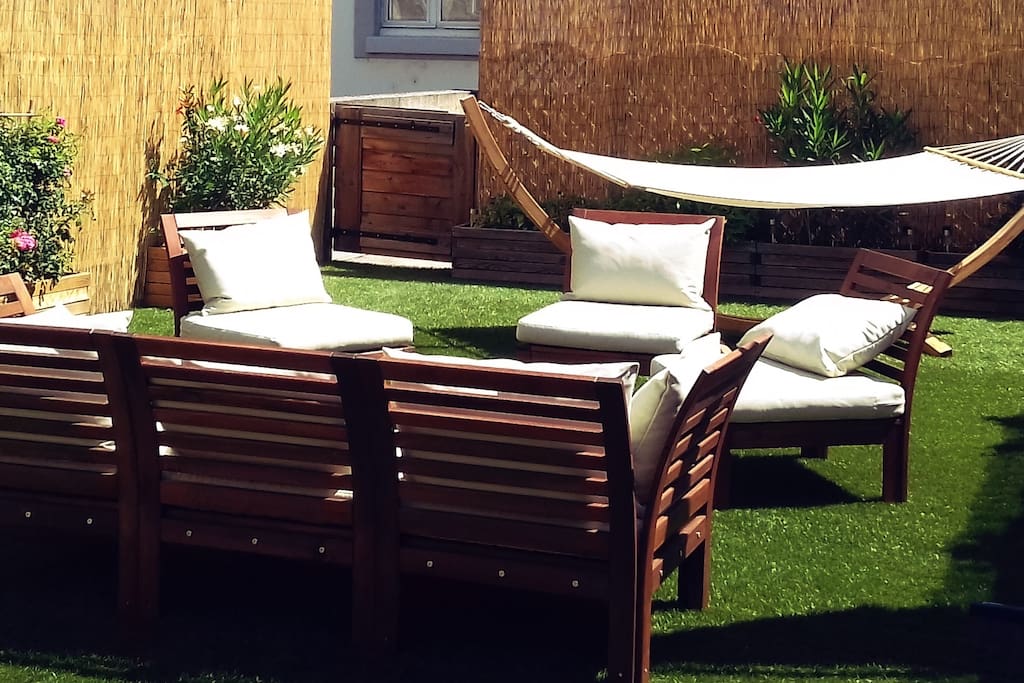 Salon de jardin avec hammac double