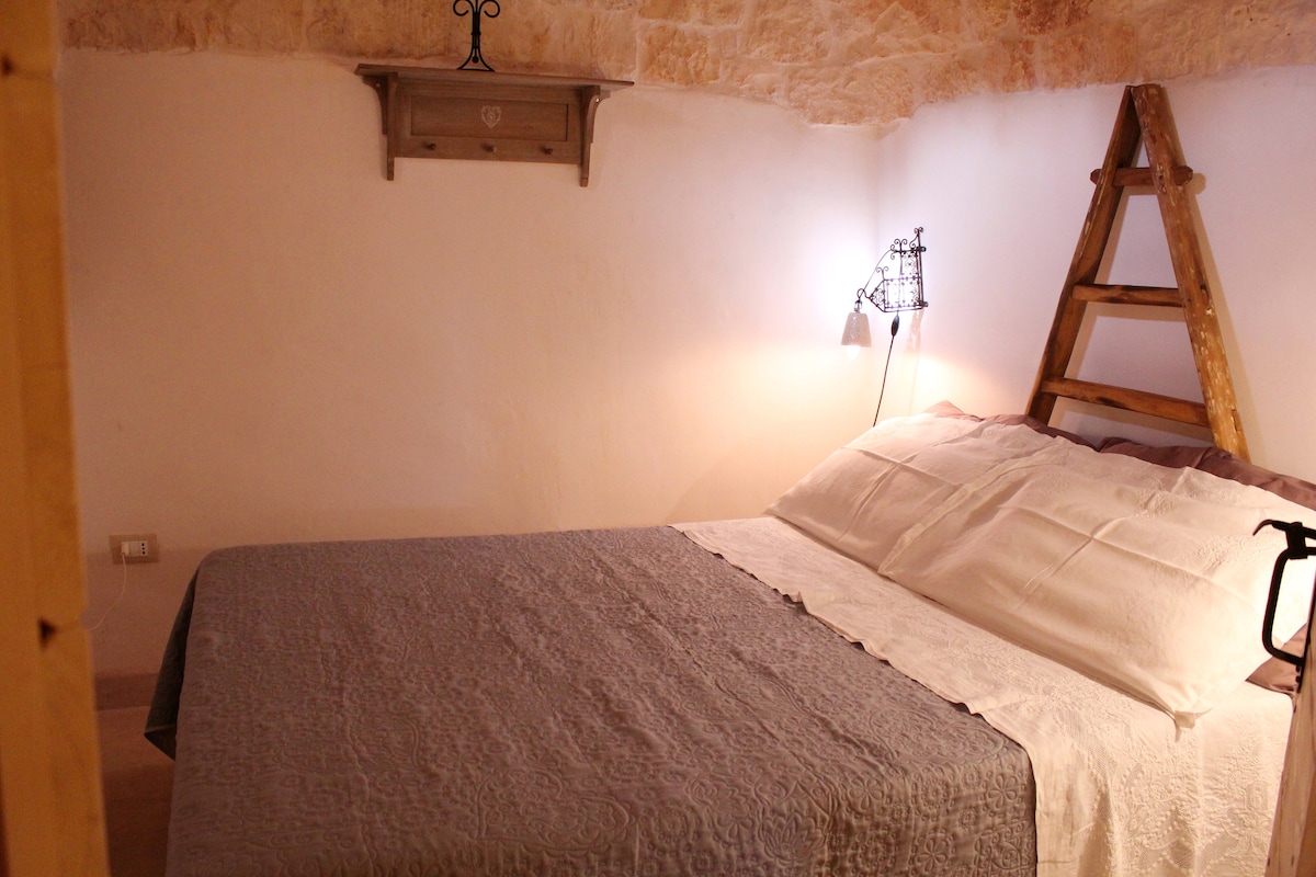 The second of the two double bedrooms with a french bed and a cone vault.