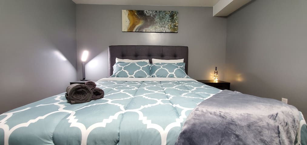 ★Spacious★ Gorgeous Bedroom★ Great Price!★ Room A★