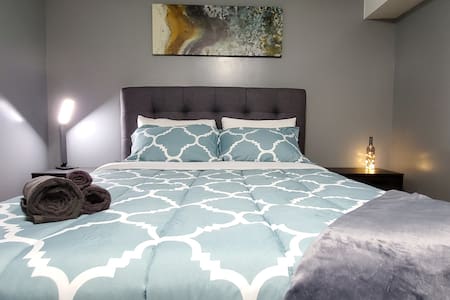 ★Spacious★ Gorgeous Bedroom★ Great Price!★ Room A★