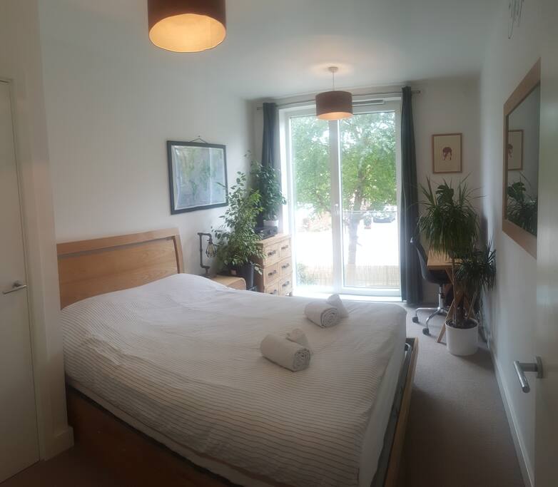 Queen size bed