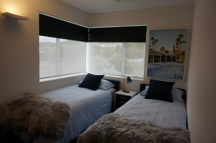 חדר שינה 4 - עם בחירה של שתי מיטות יחיד או על פי בקשה, ניתן לחבר אותם כדי להפוך למיטת קינג. 