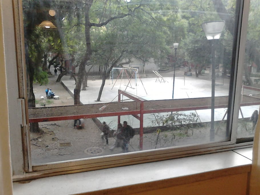 La Unidad Tlatelolco tiene muchas áreas verdes y cuenta con todos los servicios.