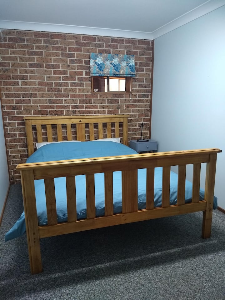 غرفة نوم في الطابق السفلي 5 (كوين).