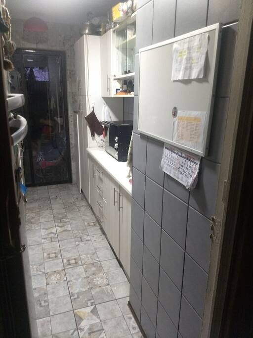 cocina completamente equipada compartida lado A