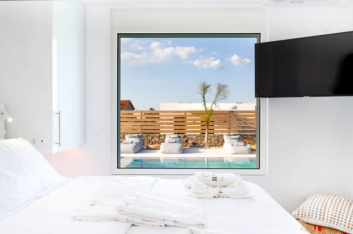 Спална соба 1 _Поглед кон прозорец