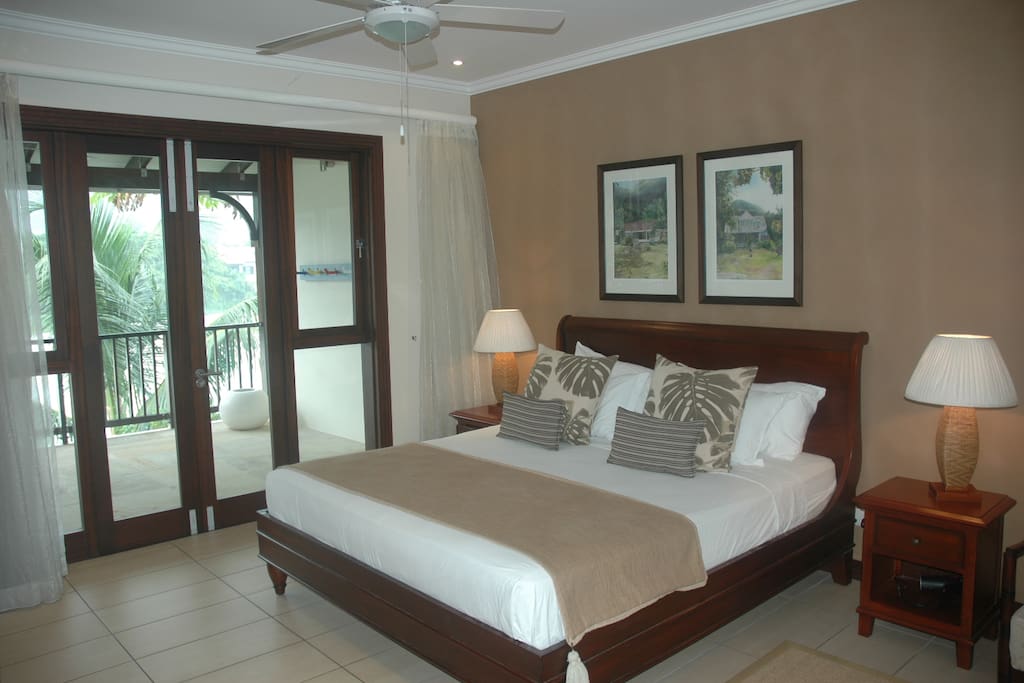 Main bedroom - King bed