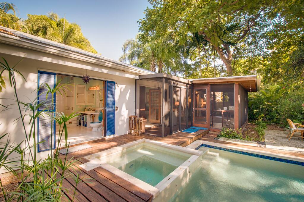 The outdoor heated spa has therapeutic body jets and is the perfect way to enjoy the water even on those rare cooler days in the Key West “winter”.