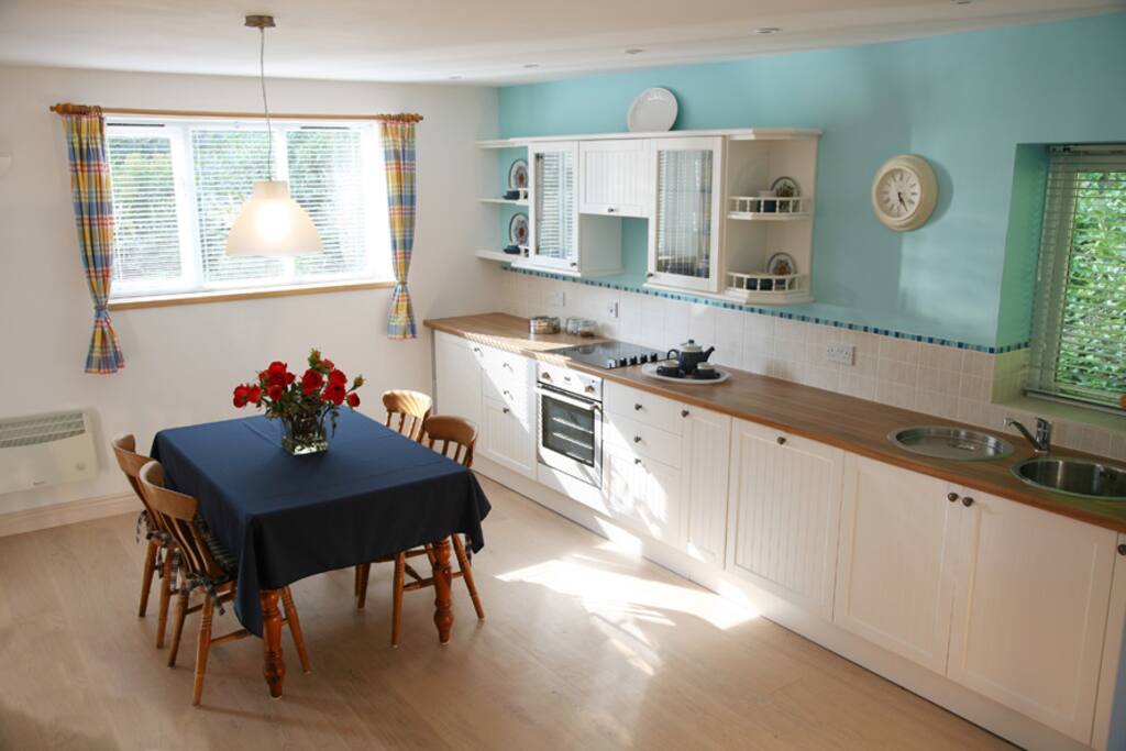 Kitchen / Dining Area