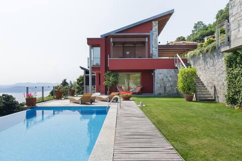 Apartment with Pool in front of the Hermitage of Santa Caterina