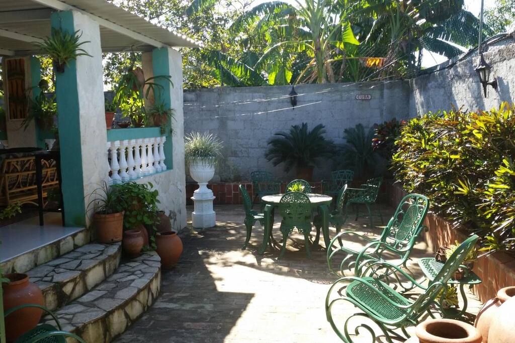Back porch view, vista de la terraza tracera