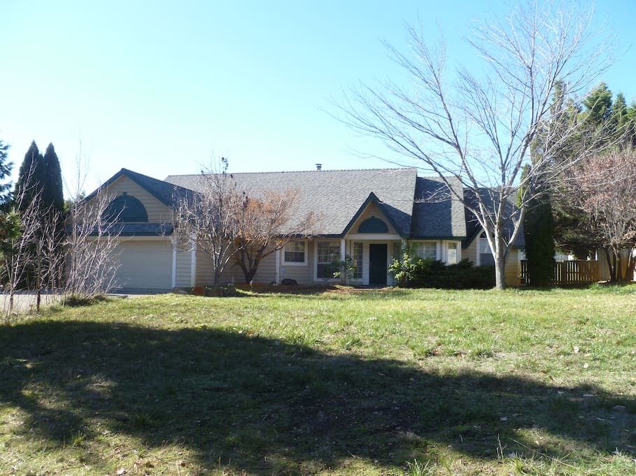 This is the house in the beginning of Winter with out snow.