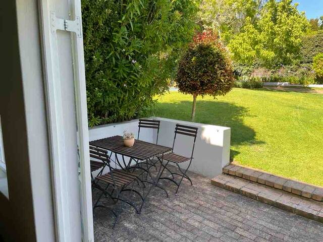 Charming 2 Bed en-suite Cottage with Solar gallery image 4