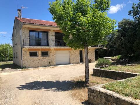 Spacious and quiet villa at the Gates of Provence
