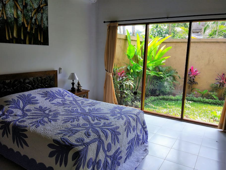 Bedroom with Garden view