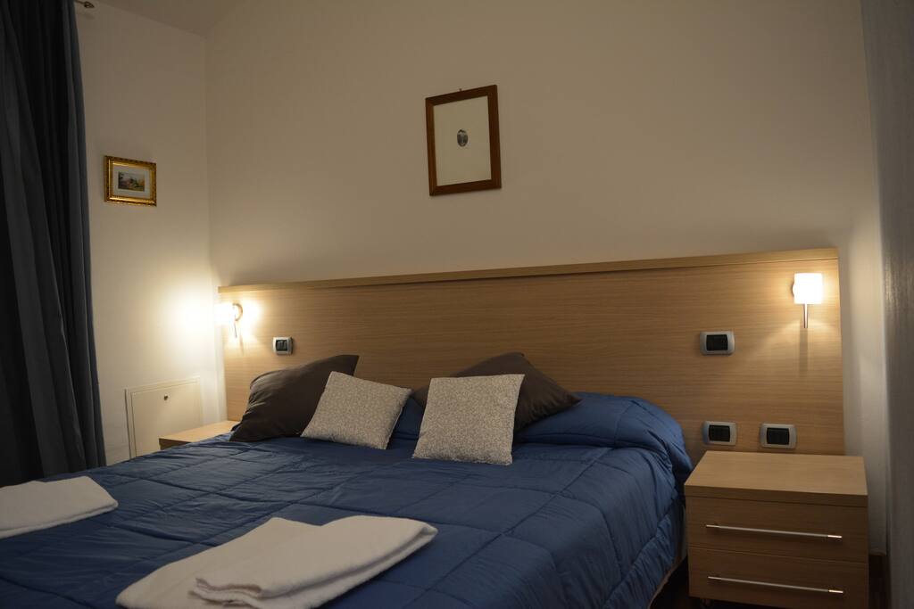 Letto matrimoniale (disponibili anche 2 singoli)