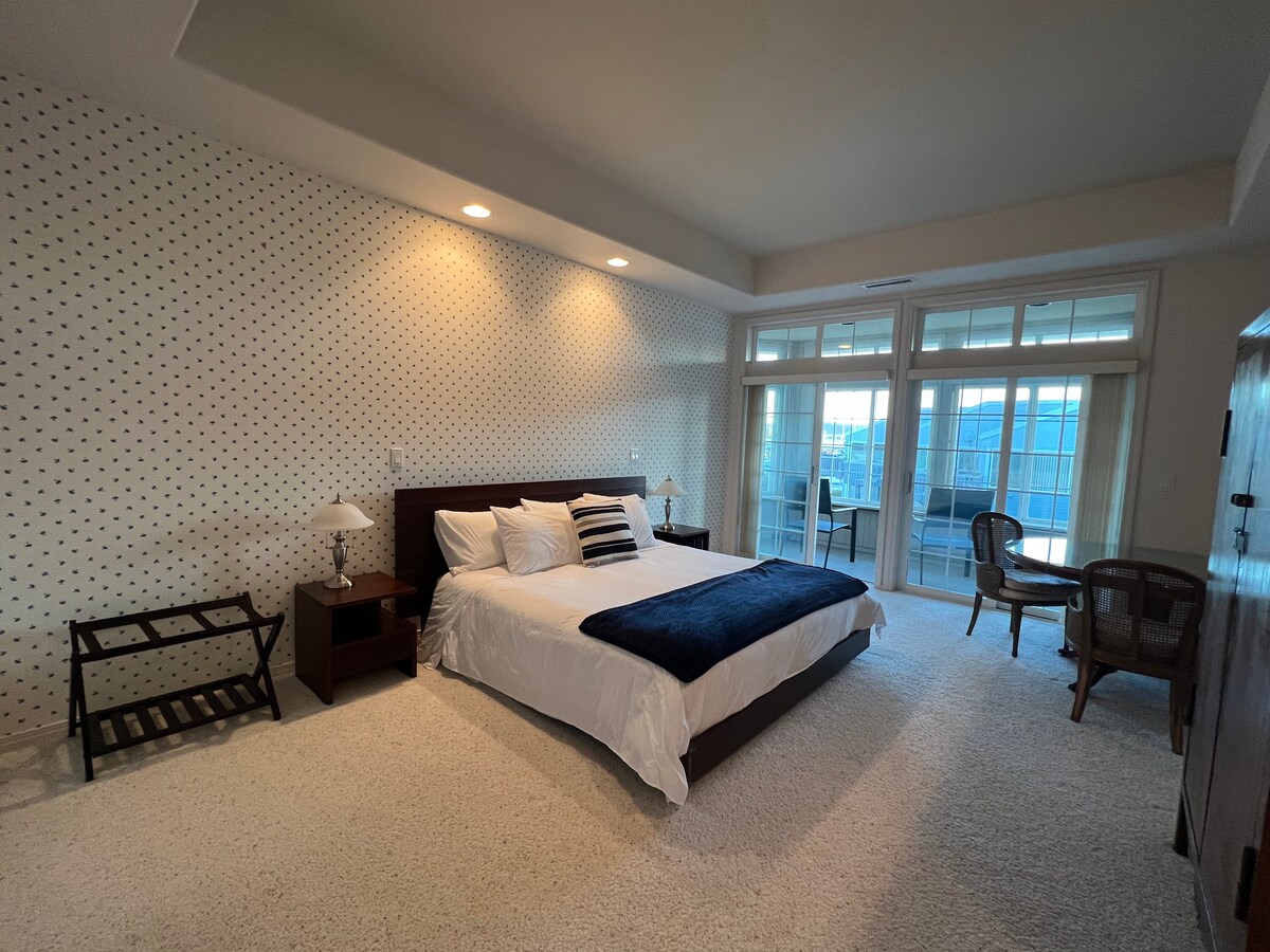 Master Bedroom - King - Partial Marina view off the attached sunroom)