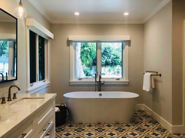 Modern Getaway in Long Beach gallery image 5