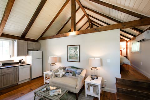 Loft carriage barn apartment off Dock Square