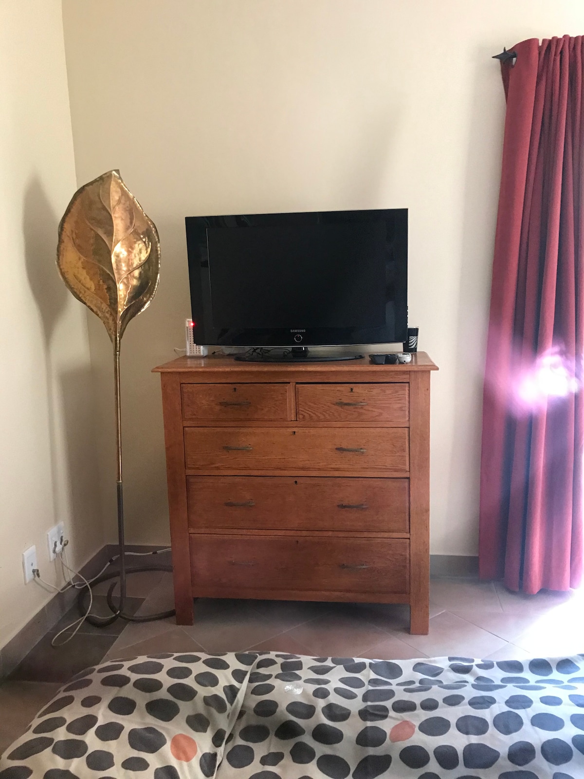 Televízia. Wi-Fi. DSTV. Sledovanie 