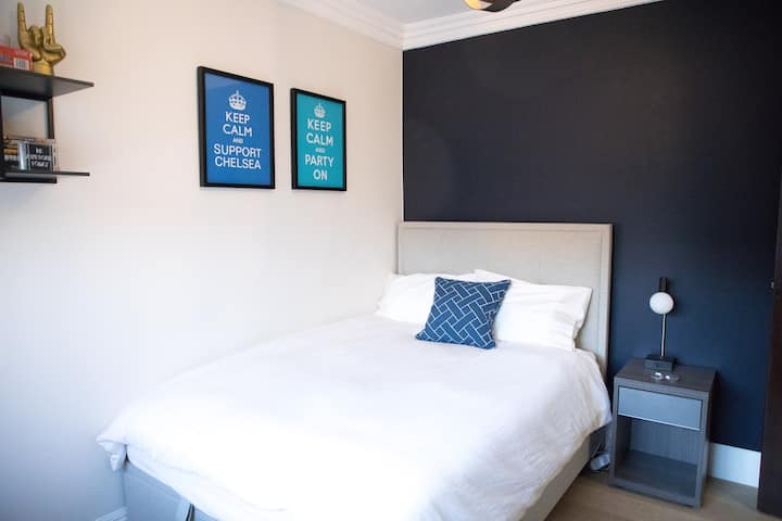 Habitación dos: cama doble.