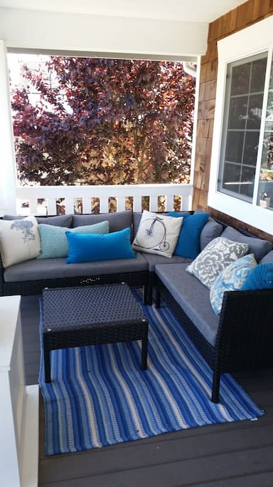 Wicker furniture on covered front porch - perfect for intimate conversation and enjoying a latte while breathing in fresh NW air!!