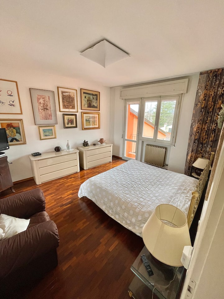 ორადგილიანი ნომერი 1