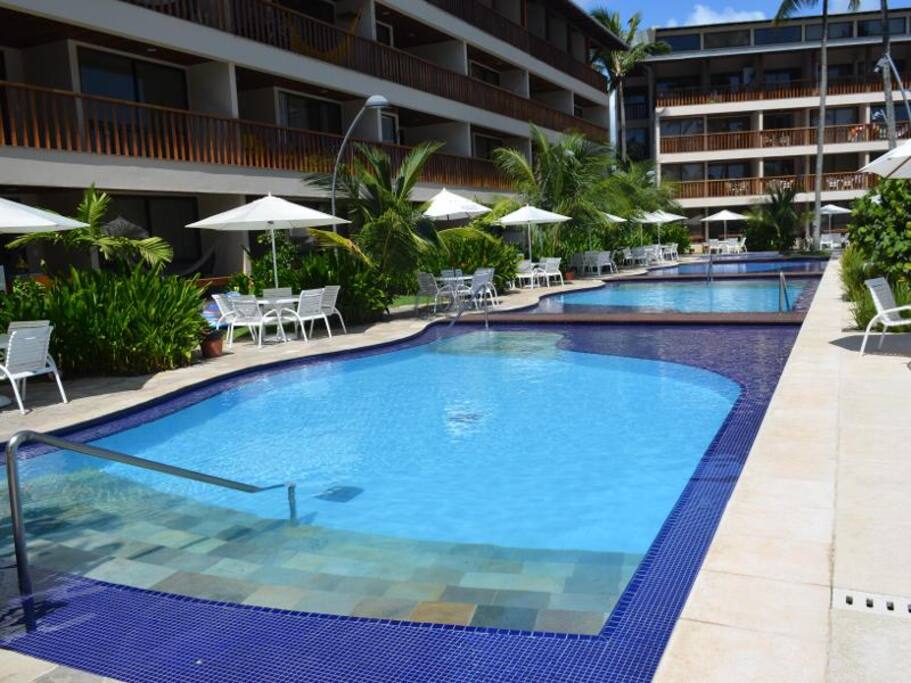 Piscina localizada em frente do Flat