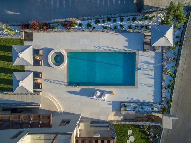 KYMO Instyle Villa – Sea view Private pool Jacuzzi gallery image 4