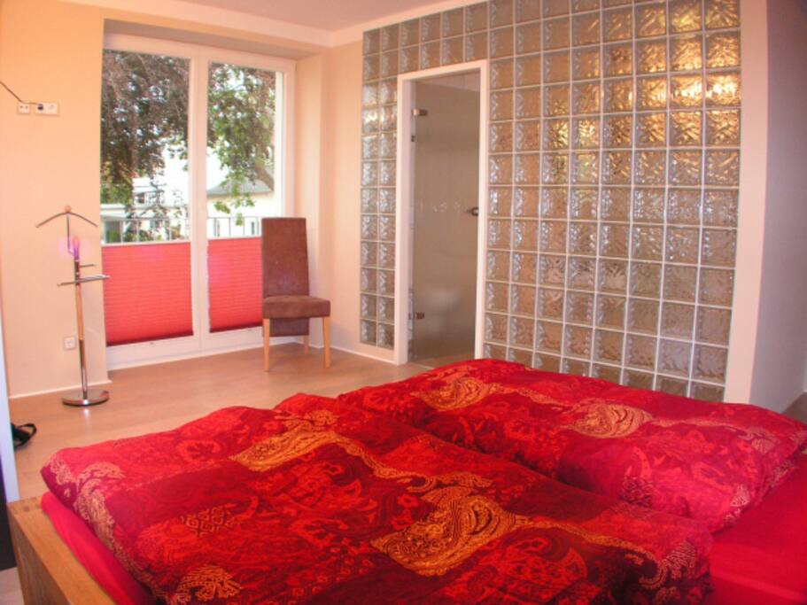 Schlafzimmer 1