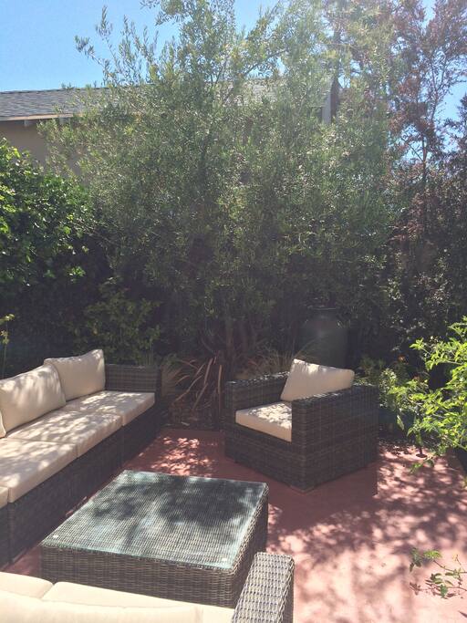 Outdoor living room with fountain