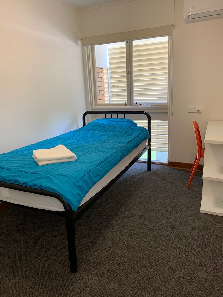 Guesthouse room 7 near South Bank Bed and breakfasts for Rent in