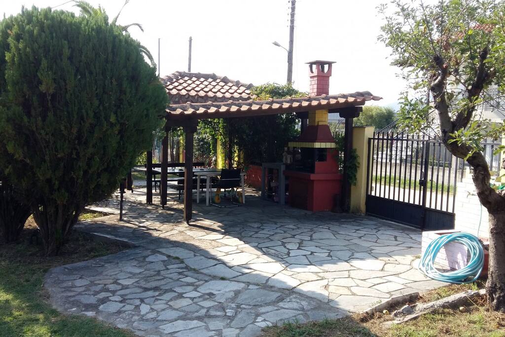 The kiosk, place for relaxation, breakfast, barbeque and afternoon joy!