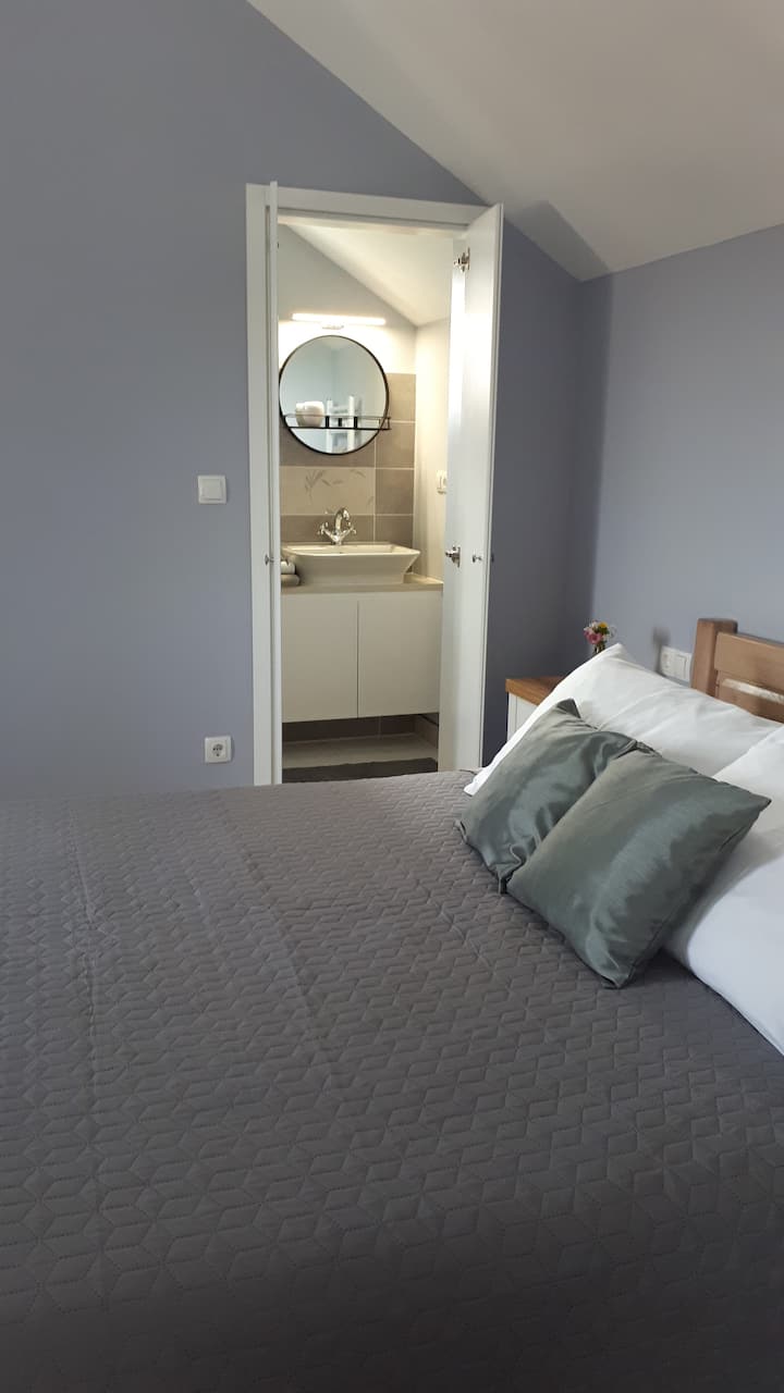 הוספה חדשה לשנת 2019 לסוויטת אלדרברי שלנו (חדר שינה חמישי, מיטת קווין סייז)