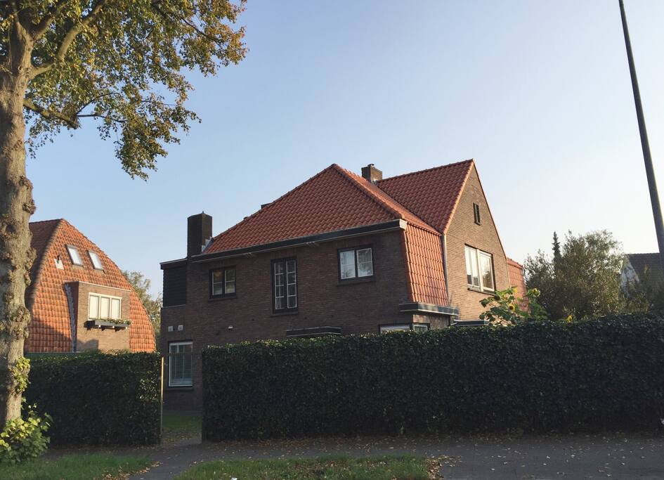 Semi-detached house with u-shaped garden