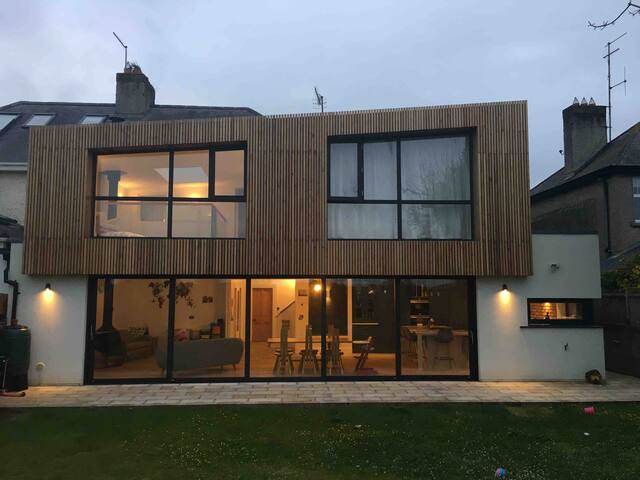 Contemporary family home in beautiful Howth gallery image 2