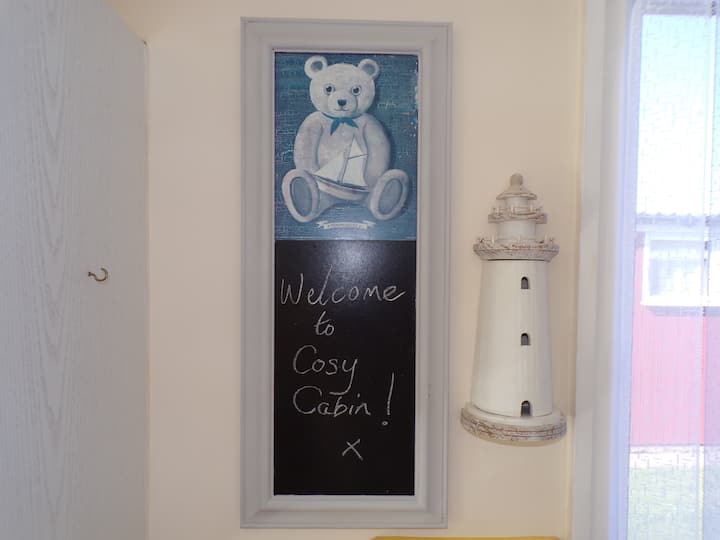 Cosy Cabin - close to the beach, free parking