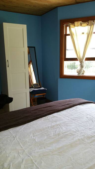 Bath towels, mirror, wifi next to the bay window in the blue room.