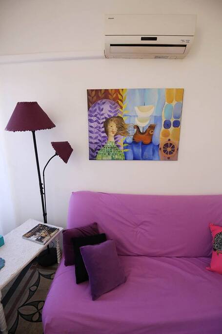 We love art, purple and details.