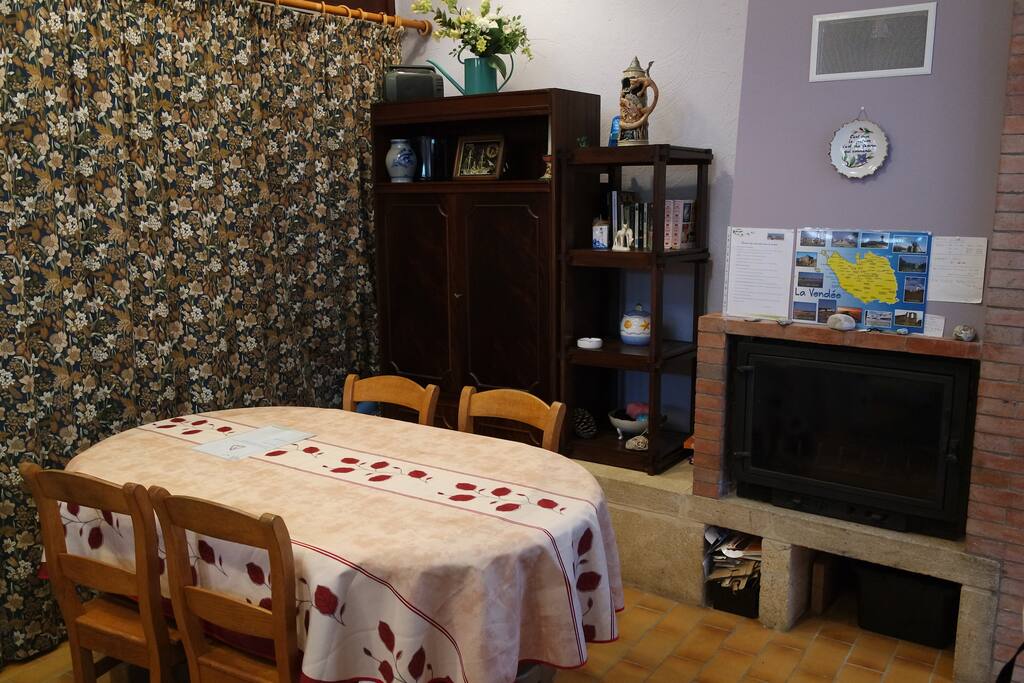 Séjour avec feu ouvert