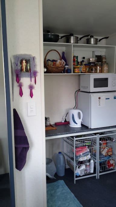 Self catering is no problem - BBQ outside - Hotplate inside.